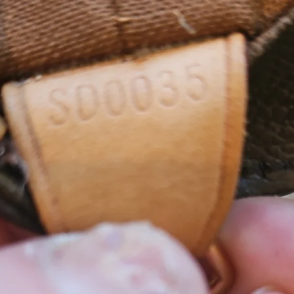 Louis Vuitton Classic Monogram Tote with Tan Straps - Picture 7 of 13